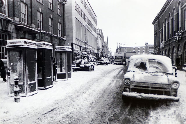 Chesterfield High Street covered in snow 1981.