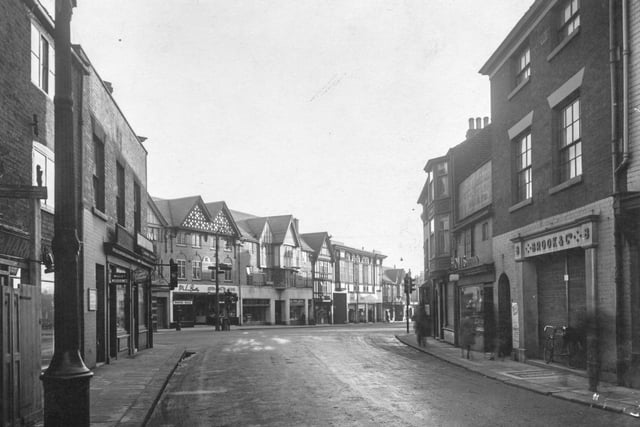 A view of Holywell Street, from Cavendish Street, early 20th century.