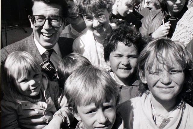 Leslie Crowther, presenter of the Price is Right game show, is seen with young admirers at the Victorian Market in Heanor, May 1987.