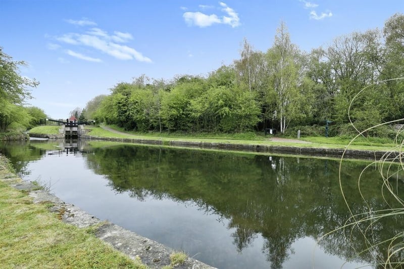 Here is the picturesque stretch of the Chesterfield Canal that the Shireoaks bungalow overlooks.