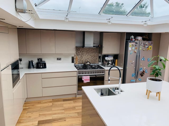 The kitchen has high gloss units with quartz stone worktops. There is also a quartz island, Smeg range oven with hob and extractor above, integrated dishwasher and microwave.
