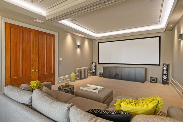 A comfy room with big screen and integrated projector in which to relax and watch your favourite films.