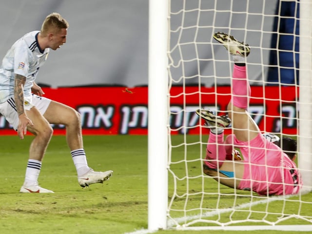 Much maligned but not half as bad as he'd made out to be. Could have scored and needs a goal but running and pressure as part of a two will create openings for his strike partner in future.