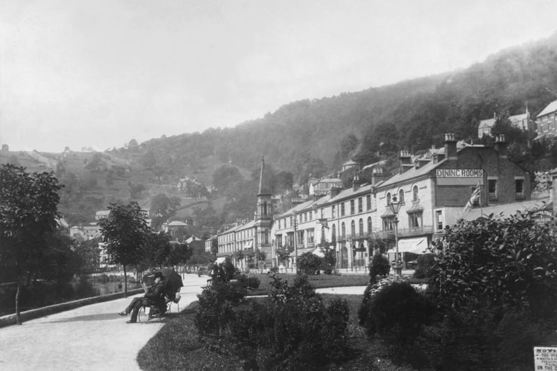 Derwent Terrace, Matlock Bath, Derbyshire, circa 1900. (Photo by Hulton Archive/Getty Images)