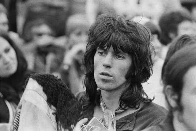 Rolling Stones guitarist Keith Richards amongst the crowd during the Isle of Wight Festival, 31st August 1969. (Photo by McCarthy/Daily Express/Hulton Archive/Getty Images)