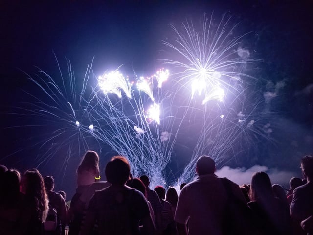 The Royal Oak pub at Barlborough will be holding a free fireworks display on November 5 at 7pm. There will be hook a duck, penalty shootout, Wipeout, bouncy castle, hot dogs, pie and peas, burgers and hot roast pork.