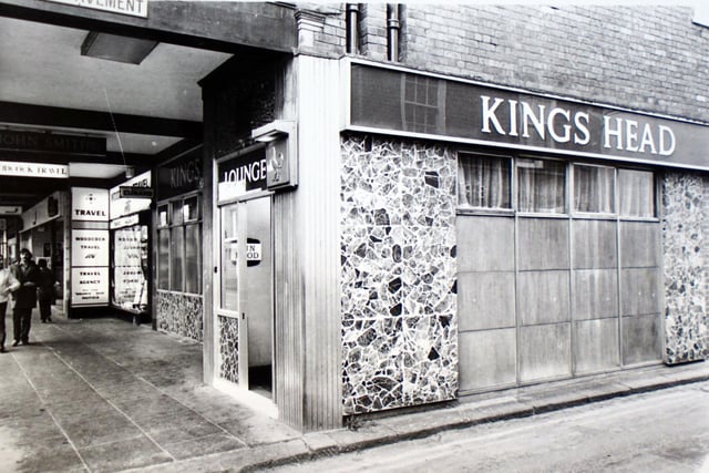 The Kings Head  was on the corner of Knifesmithgate under the Vic verandah. The pub was in existence in the late 1800s although the original building was demolished in the 1920s for a road widening scheme.  A replacement building incorporated the Kings Head pub which was where this photo was taken in the 1980s. The premises now houses The Victoria pub.