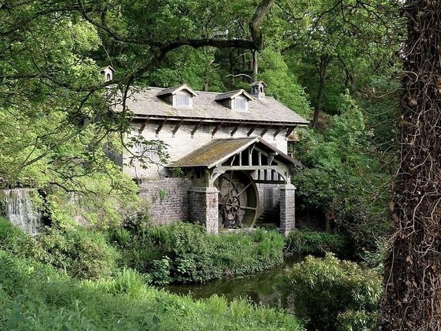 Osmaston is a fairytale village near Ashbourne, complete with thatched cottages and stunning woodland. Visitors should head to Osmaston Park for a glimpse of the picturesque old sawmill.