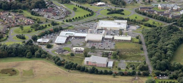 Over the course of the seven days, Renfrewshire recorded 215.0 positive cases of coronavirus per 100,000 population.
In total, 385 positive cases were recorded.
