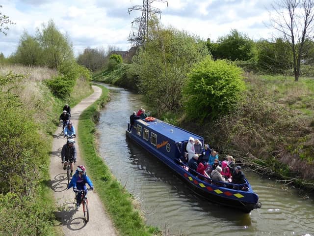 Cyclists are being offered a free bell to improve safety along the Chesterfield Canal.