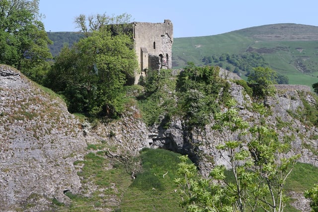 Overlooking Castleton are the ruins of a Norman castle built in the 11th Century. The castle was named after William Peveril, a favoured courtier of William the Conqueror.