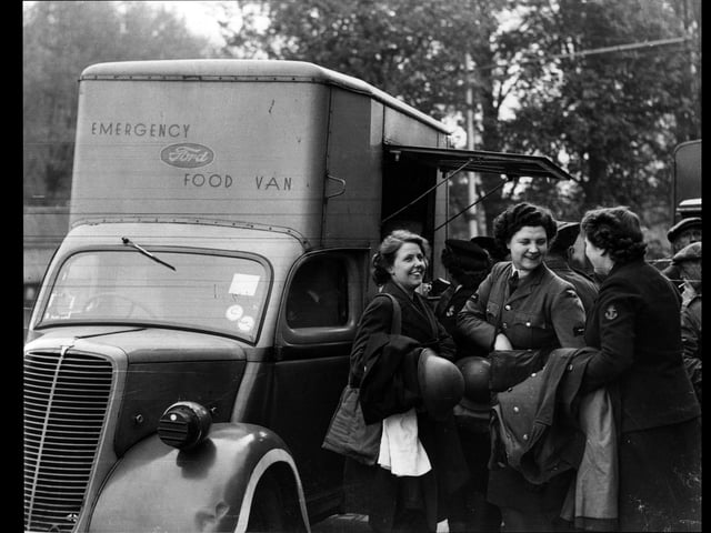 W.A.A.F's and W.R.N.S. welcome the timely arrival of an emergency food van. (c) The News, War Series 2832