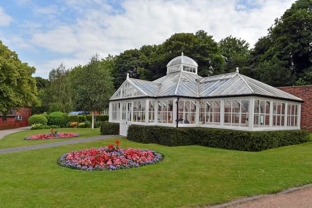 Chesterfield's Queen's Park has been praised by the mayor and In Bloom judges.