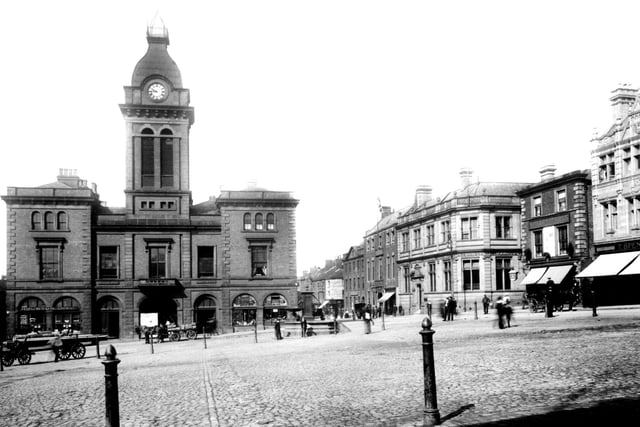 This his how Chesterfield market-place looked in 1902.