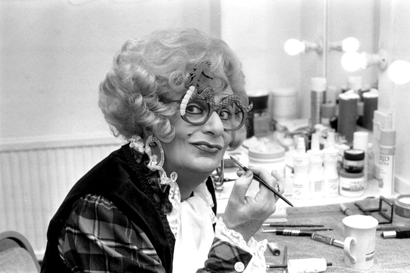 Australian actor Barry Humphreys applies his make-up backstage as housewife-superstar Dame Edna Everage at the Playhouse theatre in Edinburgh, October 1988.