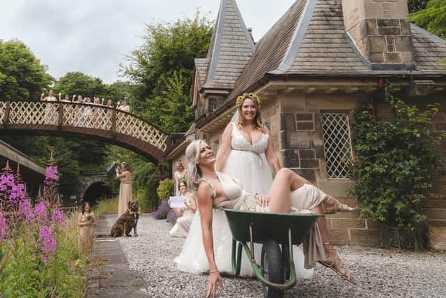 Oasis mega-fan Robyn Hixon and husband Tommy recreated the cover artwork of Oasis’ famous train station single at their festival-style wedding.