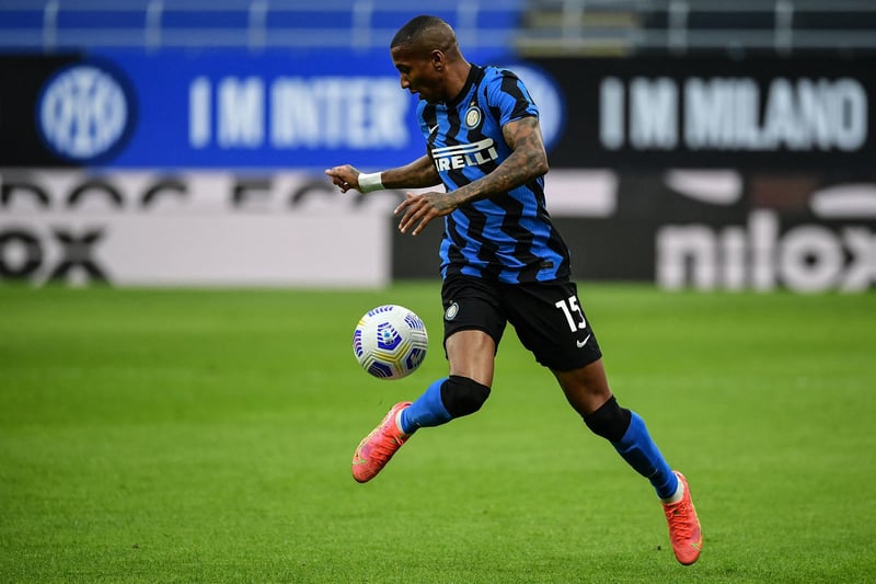 Reports from Italy claim Watford have stepped up their efforts to land Ashley Young from Inter, and have offered the player a deal. The veteran wing-back has just helped the Italian giants win their first Serie A title in over a decade. (Sport Witness)