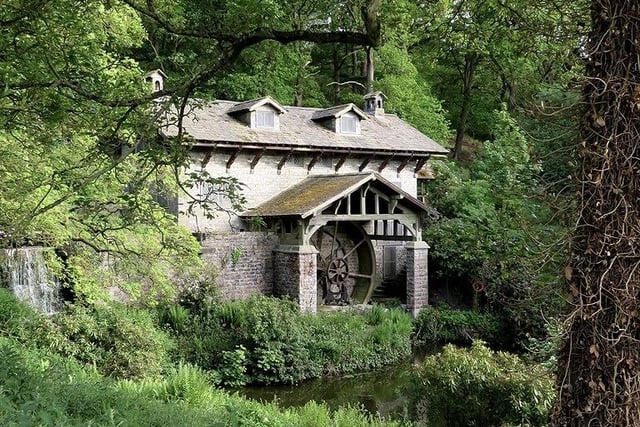 Osmaston is a fairytale village near Ashbourne, complete with thatched cottages and stunning woodland. Visitors should head to Osmaston Park for a glimpse of the picturesque old sawmill.