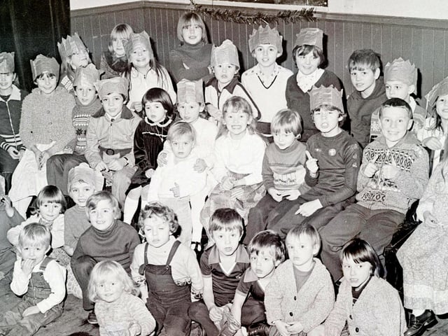 Heanor Red Lion pub children's Christmas party, December 1981.