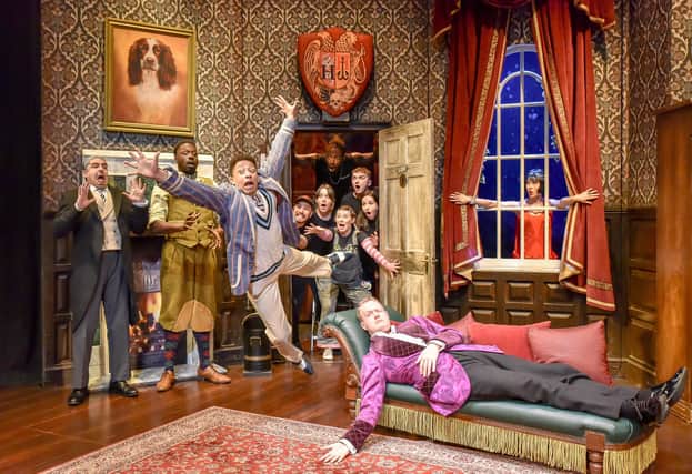 The Play That Goes Wrong will be presented at Sheffield Lyceum Theatre from July 11 to 16, 2022.