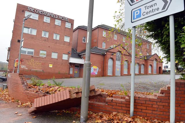 A wall has collapsed at the former Chesterfield Hotel site, sparking safety concerns.