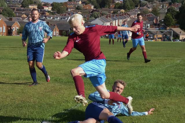 A Hepthorne Lane player makes an excellent challenge. Pic by Martin Roberts