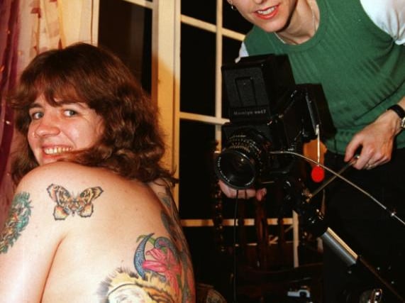 Photographer Tracey Holland with the tattooed Jayne Limer in 1997