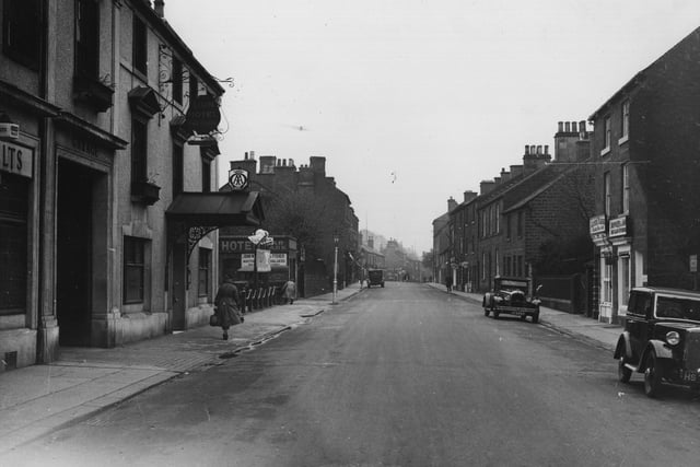 Circa 1930:  The high street in Belper, Derbyshire.  (Photo by Fox Photos/Getty Images)