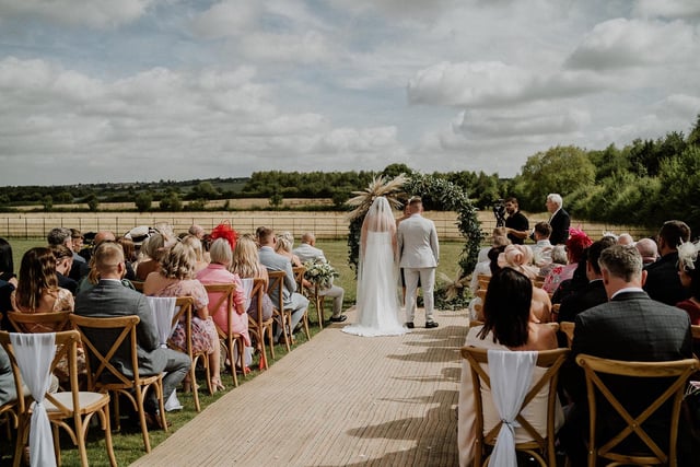 Stretton Manor Barn offers the choice of an indoor or outdoor wedding ceremony for up to 100 guests, a capacity of 140 guests for a wedding banquet and up to 160 guests throughout the evening.