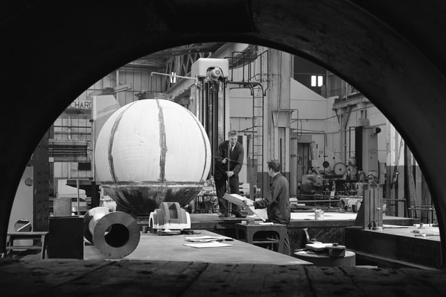 Construction of deep sea inspection chambers, Markham & Co, Chesterfield, 1966. Engineers checking the dimensions of a deep sea inspection chamber which they were constructing for the North Sea oil industry. (Photo by Paul Walters Worldwide Photography Ltd./Heritage Images/Getty Images)