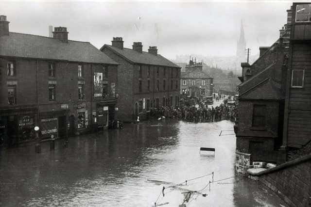 Flooding at Horns Bridge in 1932 (photo supplied by Chesterfield Museum Service\Chesterfield Borough Council)