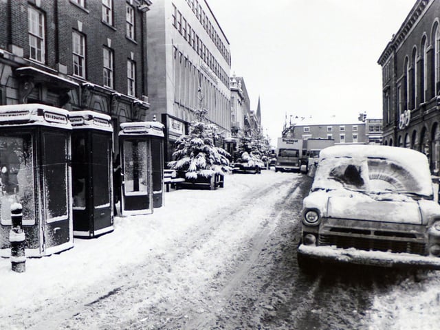 High Street covered in snow in 1981.
