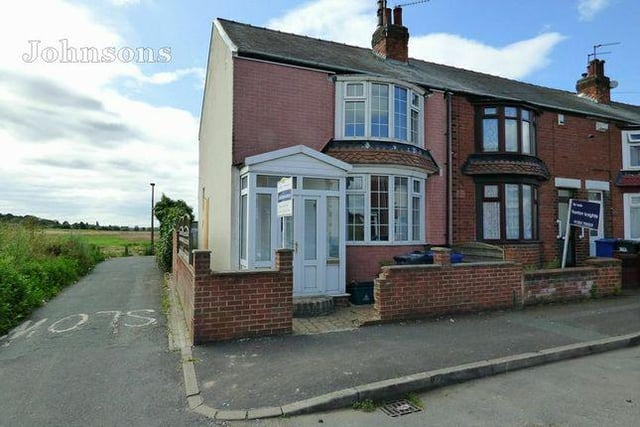 This two bedroom end terrace has an open plan living area. Marketed by Johnsons, 01302 977660.