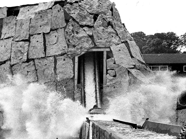 Log flume splash at The American Adventure, May 1987