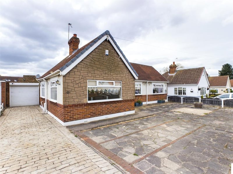 Paved front garden and driveway with access to the garage