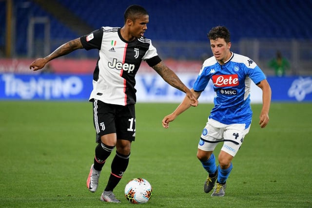 Manchester United have submitted an opening offer of £27m for Juventus winger Douglas Costa. (Corriere dello Sport)