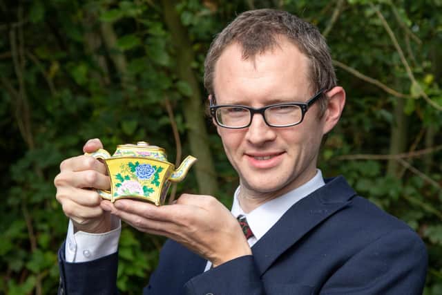 Hansons valuer Edward Rycroft with the imperial Chinese wine ewer. Photo by Mark Laban Hansons.