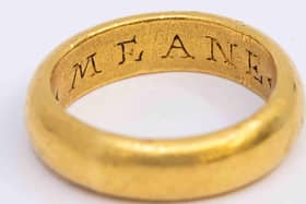 The posy ring inscribed with ‘I Meane Ryght’.