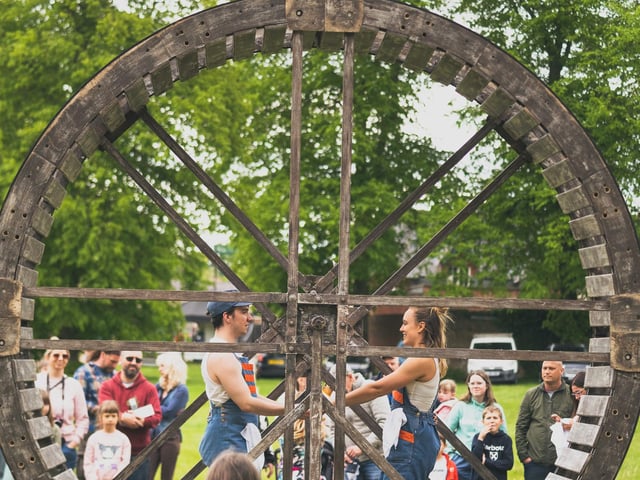 The 12ft wheel was operated by five professional dancers, accompanied  by a large cast of local performers.  Community groups, including Boza Youth Inc, Brockley Primary School and Bolsover Beats samba band, worked closely with Autin Dance Theatre to bring the performance to life.