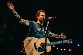 Frank Turner will play a gig in Chesterfield at the weekend as part of a record-breaking attempt