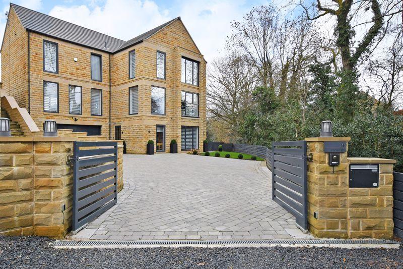 This 5-bed detached house in Brook View, Howbrook, was on the market at £875,000 but is now sold subject to contract. https://ww2.zoopla.co.uk/for-sale/details/57909512/?search_identifier=56662deba24c96256319dc917c8d4de9
