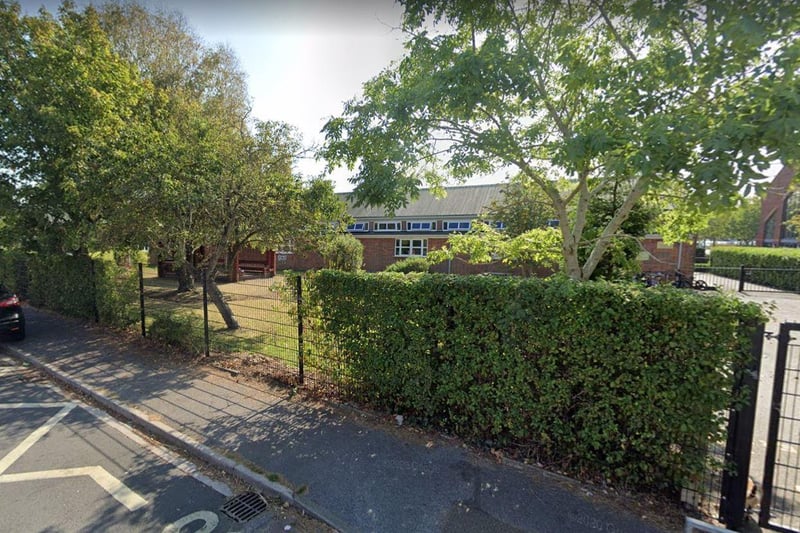 Christchurch Junior School in Bournemouth, Christchurch and Poole has 13 classes with 31+ pupils in it. This means 409 pupils are in larger classes and taught by one teacher.