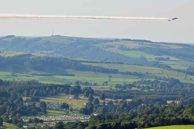 Red Arrows soared over the skies of Derbyshire this weekend for the Chatsworth Country Fair.