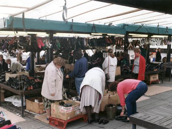 Setts Market shoe sale - held on Fridays .
September 1993