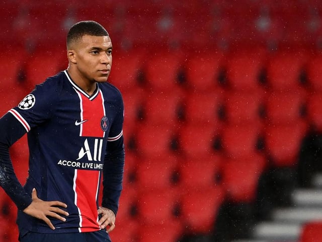 Jurgen Klopp is preparing to make a bid for Paris Saint-Germain star Kylian Mbappe next summer - should he fail to agree to a contract extension. (L’Equipe)