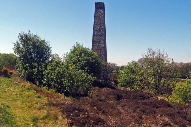 The Stone Edge Cupola can be found near Ashover, close to the Red Lion pub. It was built in 1770 and is thought to be Britain's oldest free-standing chimney