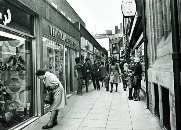A much livelier scene on Chapel Walk in 1975 - shoes are still drawing somebody's attention, though