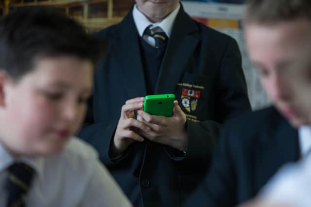 Should the government ban phones in schools?