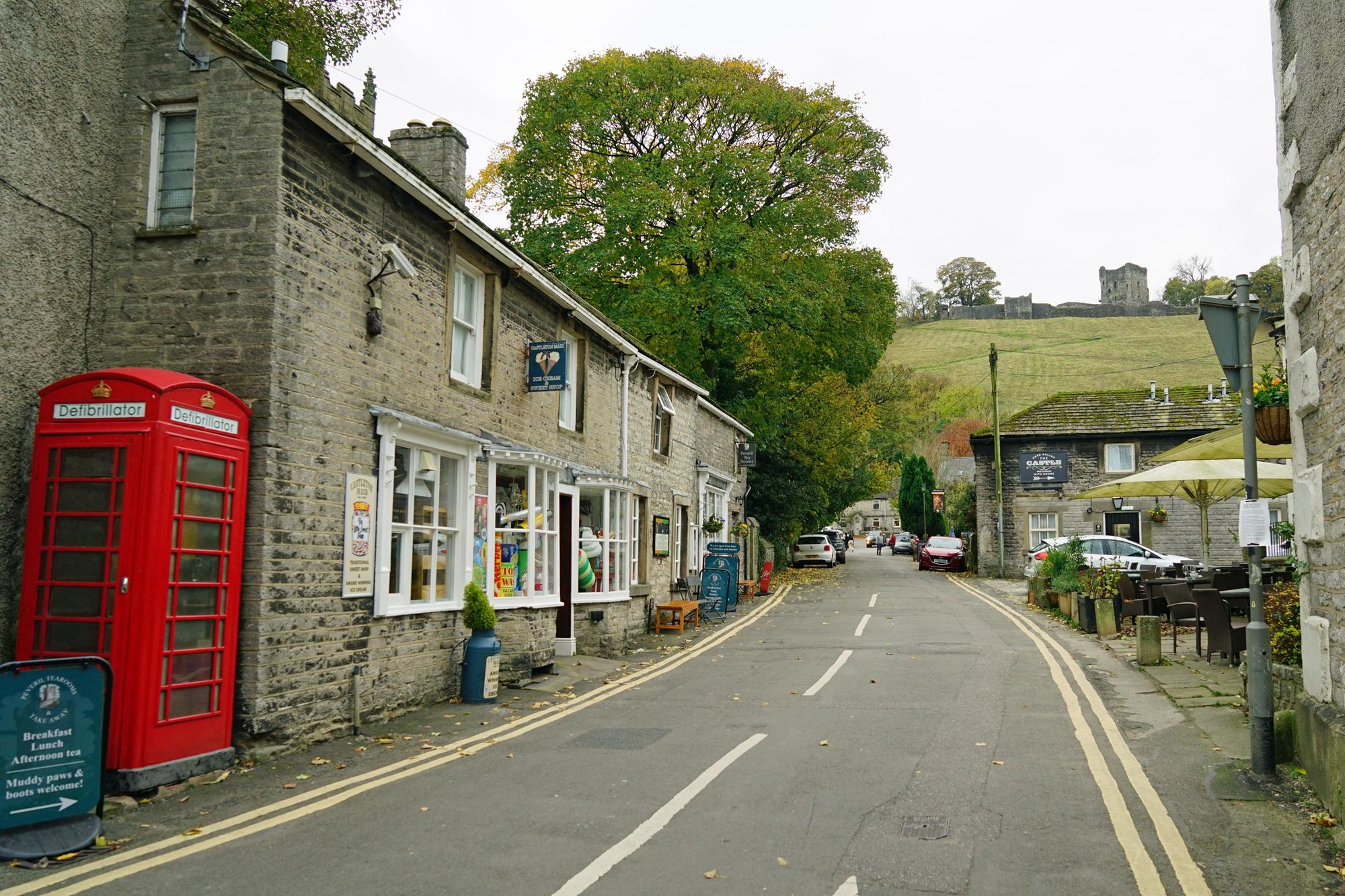 The village offers great access to scenic walking trails - including the popular walking route to the top of Mam Tor.