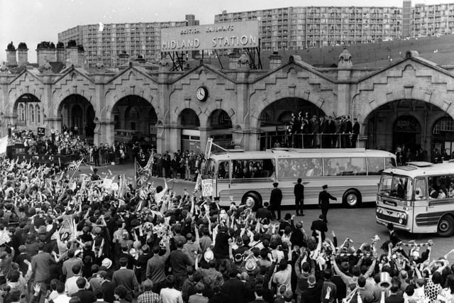 Sheffield Wednesday supporters welcome home the team after their defeat in the F.A. Cup Final against Everton